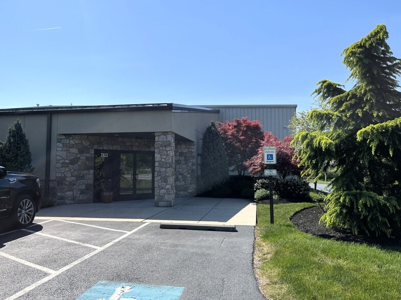 7813 Derry St, Harrisburg, PA for lease - Building Photo - Image 2 of 6