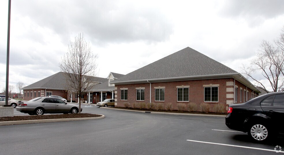 10995 Allisonville Rd, Fishers, IN à louer - Photo du bâtiment - Image 3 de 6