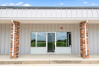 122 Indian Springs Dr, Sandwich, IL for lease Building Photo- Image 1 of 10
