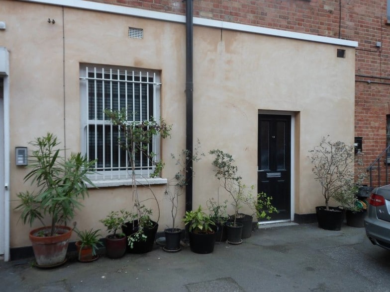 Trafalgar Mews, London for lease - Building Photo - Image 3 of 5