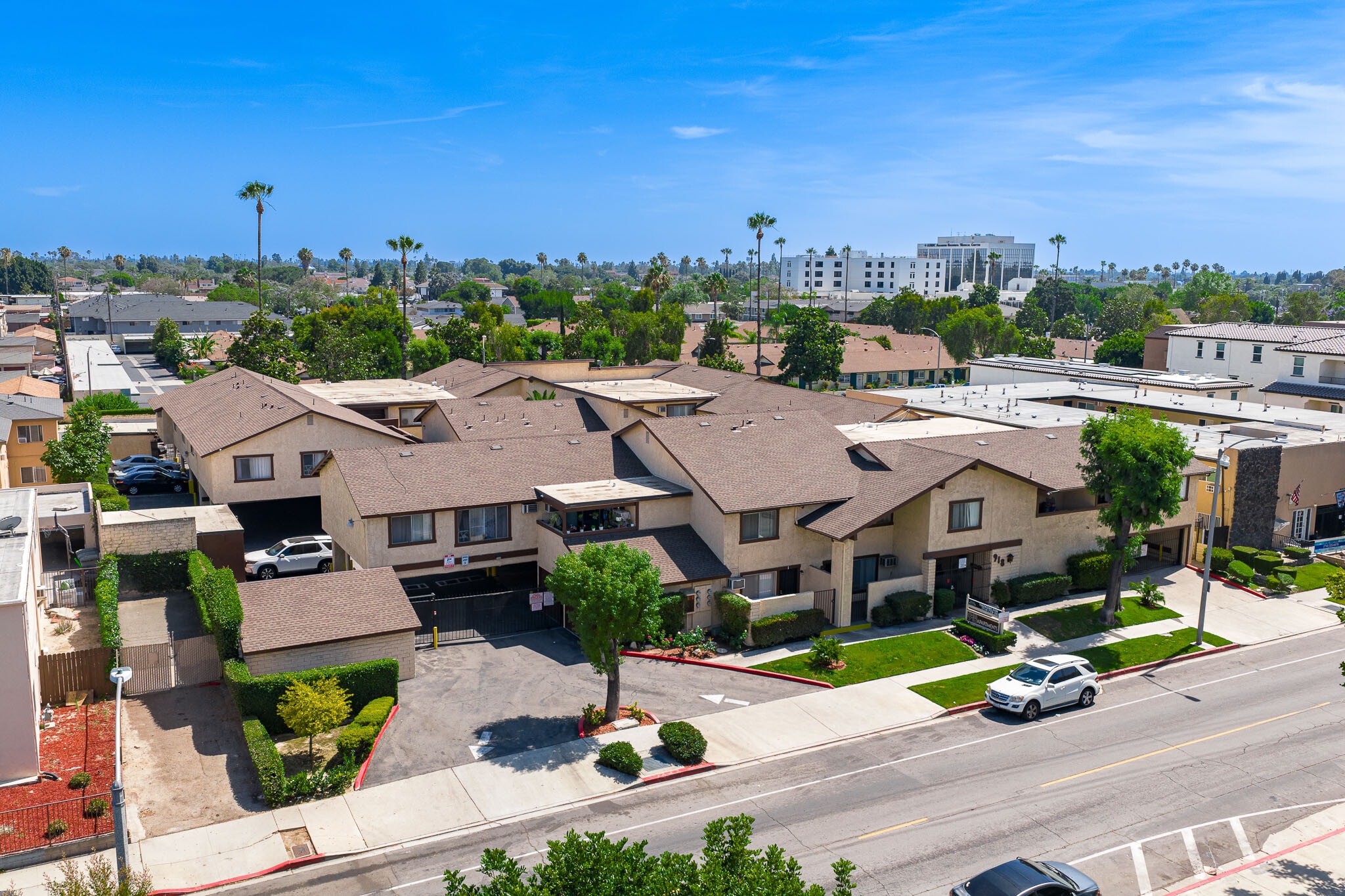 918 Romneya Dr, Anaheim, CA à vendre Photo du bâtiment- Image 1 de 26