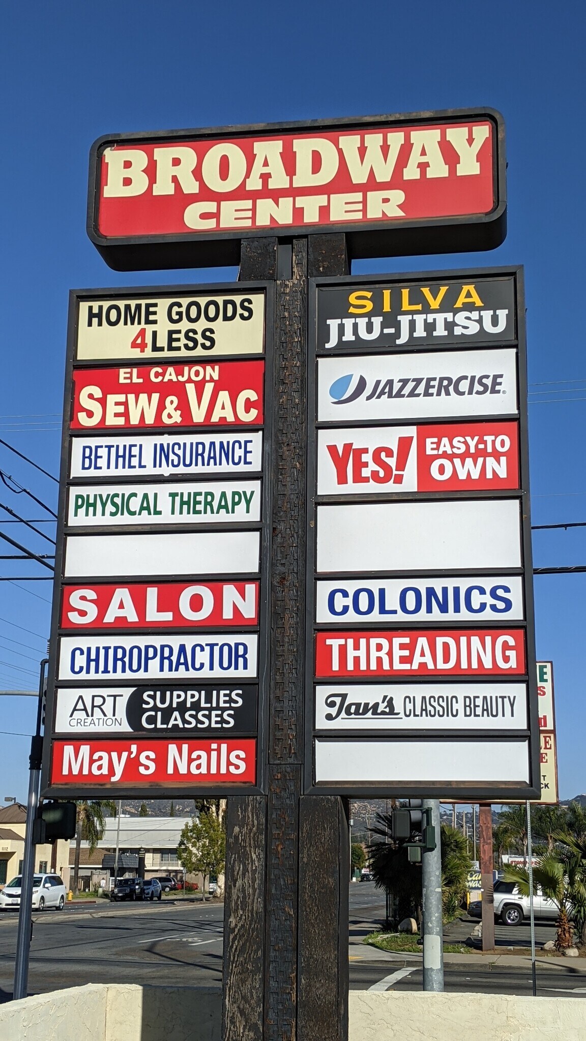 1041-1097 Broadway, El Cajon, CA à louer Photo principale- Image 1 de 3