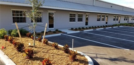 1681-1687 Benchmark Ave, Fort Myers, FL à louer Photo intérieure- Image 1 de 3