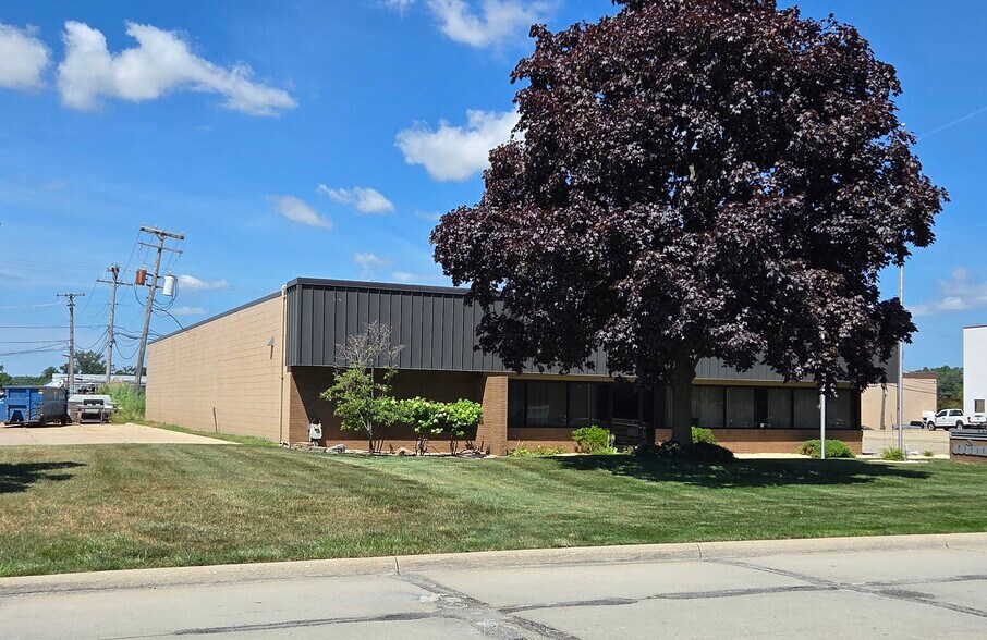 34673 Bennett Dr, Fraser, MI à vendre - Photo du bâtiment - Image 2 de 6