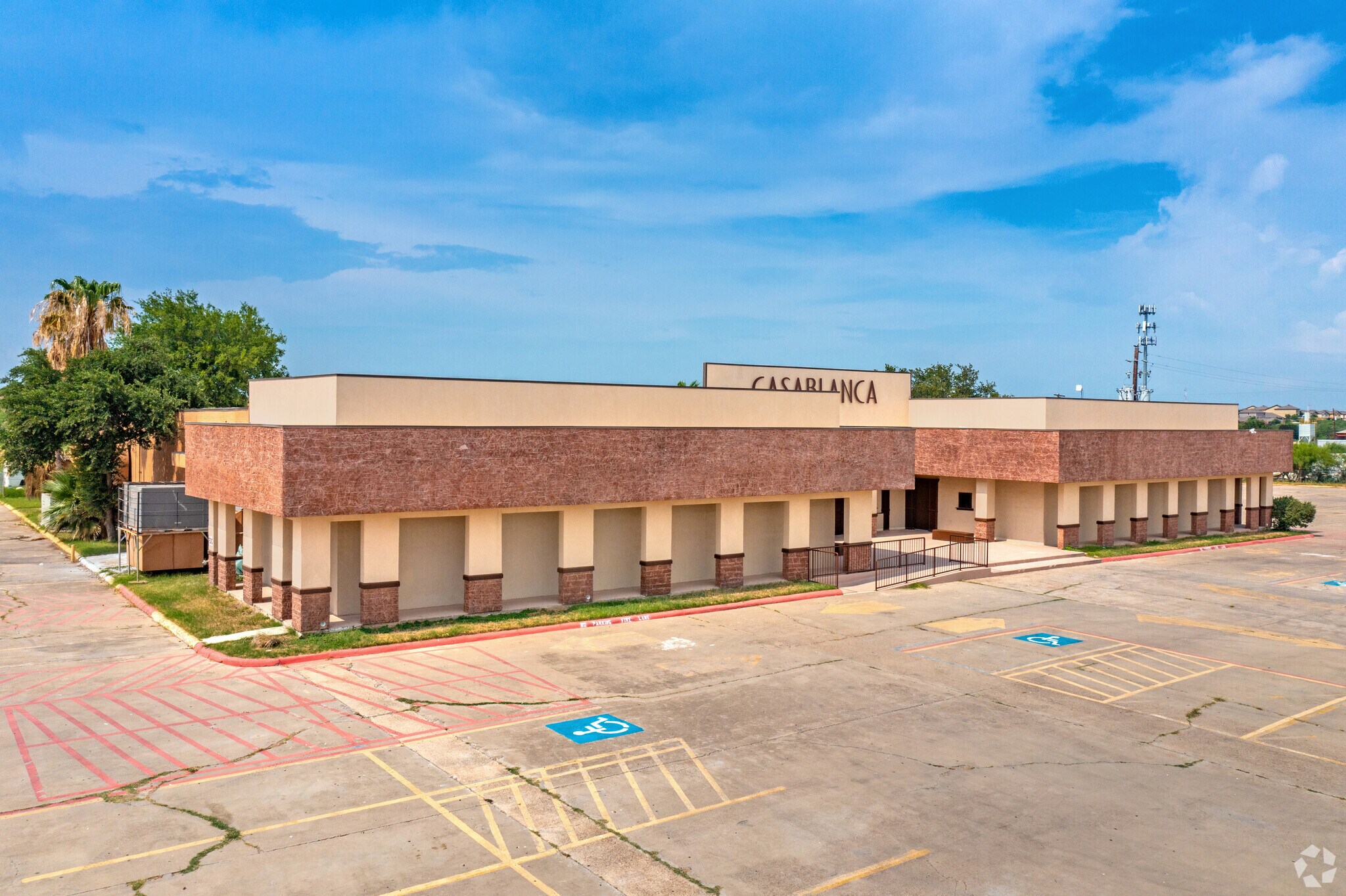 5064 E Saunders St, Laredo, TX à vendre Photo du bâtiment- Image 1 de 11
