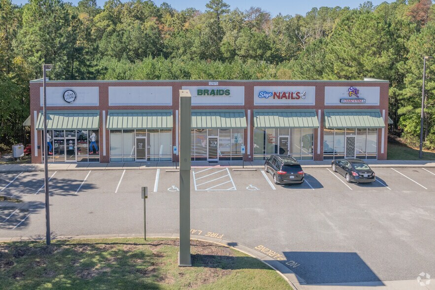 12975 Jefferson Ave, Newport News, VA à louer - Photo du bâtiment - Image 3 de 4