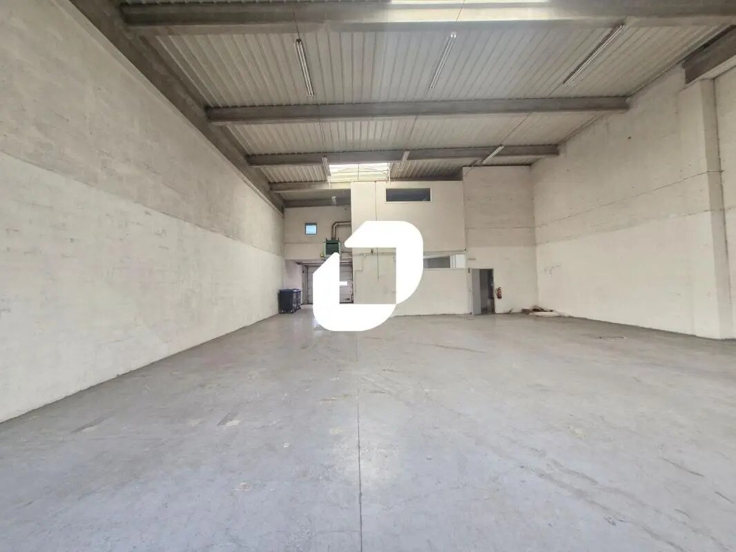 Flex in Champs-sur-Marne for lease Building Photo- Image 1 of 11
