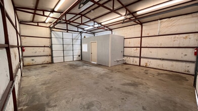 302 N Main St, Collinsville, TX for lease Interior Photo- Image 1 of 16