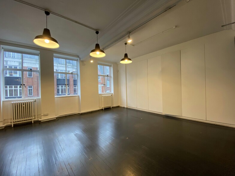 15-16 Margaret St, London for lease - Building Photo - Image 3 of 16