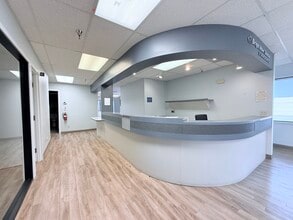 5755 Redwood Dr, Rohnert Park, CA à louer Photo intérieure- Image 2 de 23