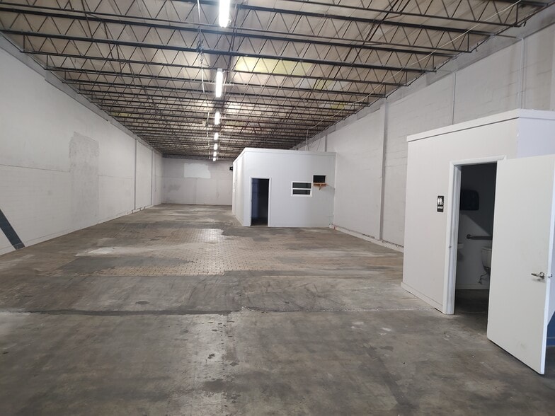 2700 23rd St N, Saint Petersburg, FL for lease - Building Photo - Image 3 of 7