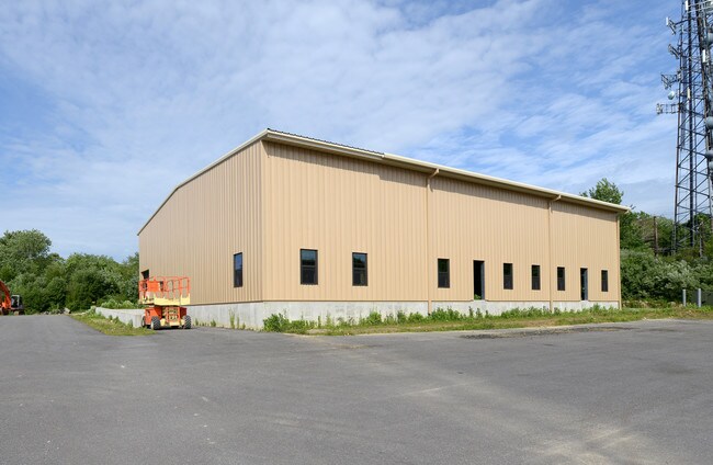 Plus de détails pour 376 Dry Bridge Rd, North Kingstown, RI - Industriel à louer