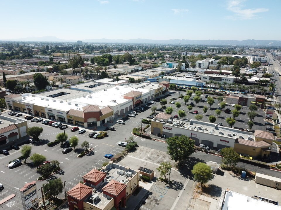 9000-9054 Sepulveda Blvd, North Hills, CA à louer Photo du bâtiment- Image 1 de 11