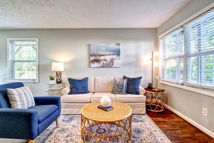 4311 Maple Ave, Wilmington, NC for sale - Interior Photo - Image 2 of 16