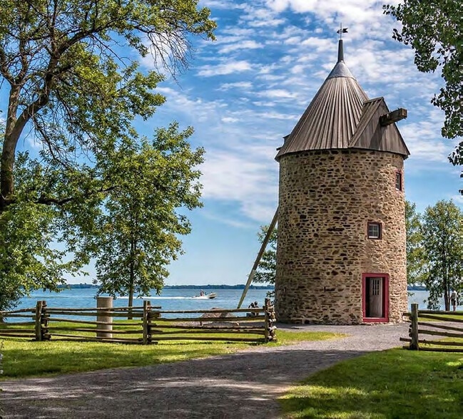 Caron St, Rockland, ON à vendre - Photo du bâtiment - Image 2 de 7