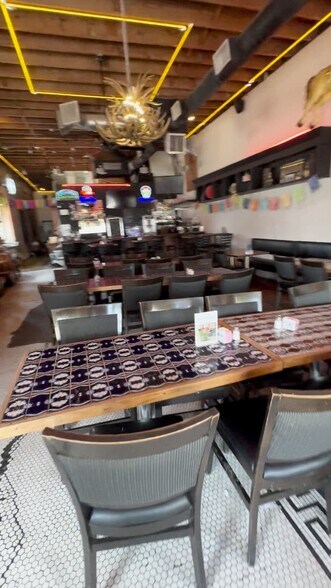 101 N Goliad, Rockwall, TX à louer - Vidéo sur l’inscription commerciale - Image 2 de 8