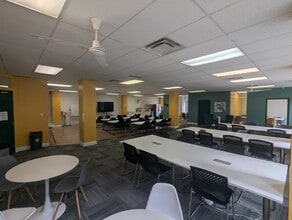 120 Eglinton Ave E, Toronto, ON à louer Photo du bâtiment- Image 2 de 4