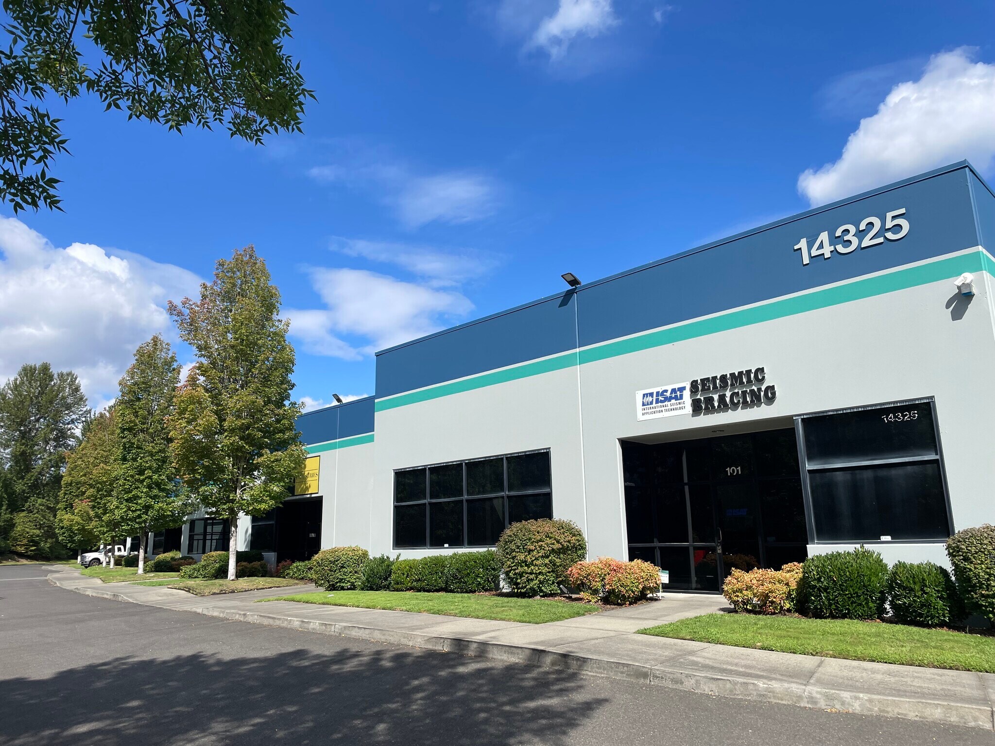 14325 NE Airport Way, Portland, OR for lease Primary Photo- Image 1 of 8