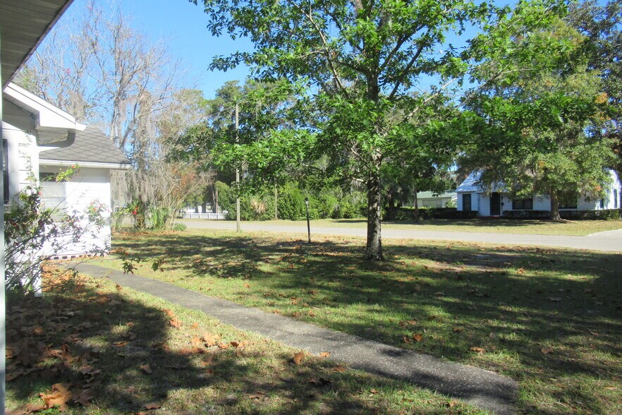 110 NE 10th St, Gainesville, FL à vendre - Photo du bâtiment - Image 3 de 7