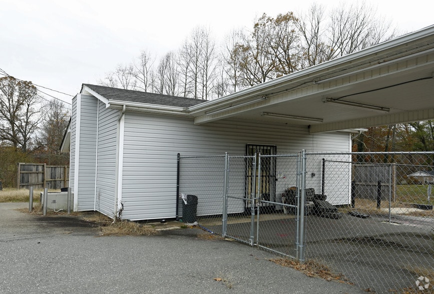 1437 Tryon Courthouse Rd, Bessemer City, NC for sale - Building Photo - Image 2 of 4