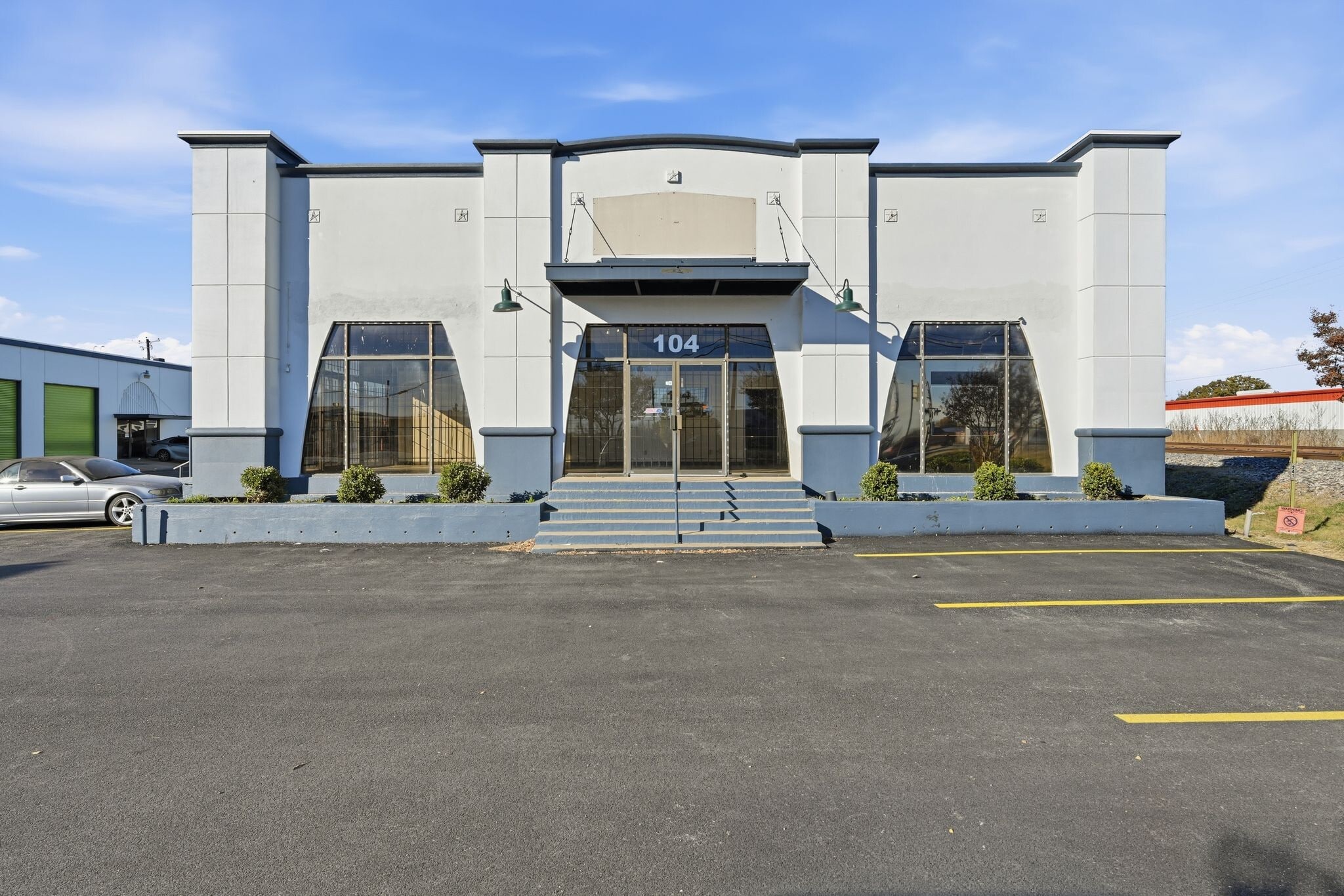 104-142 S Collins St, Arlington, TX for lease Building Photo- Image 1 of 10