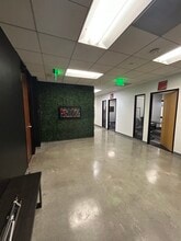 10390 Santa Monica Blvd, Los Angeles, CA à louer Photo intérieure- Image 2 de 5