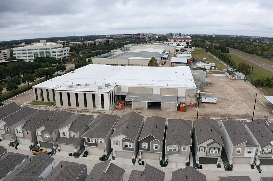 17200 Park Row, Houston, TX à vendre - Photo du bâtiment - Image 3 de 22