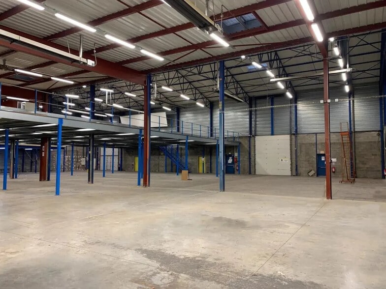 Flex in Morangis for sale - Building Photo - Image 3 of 5