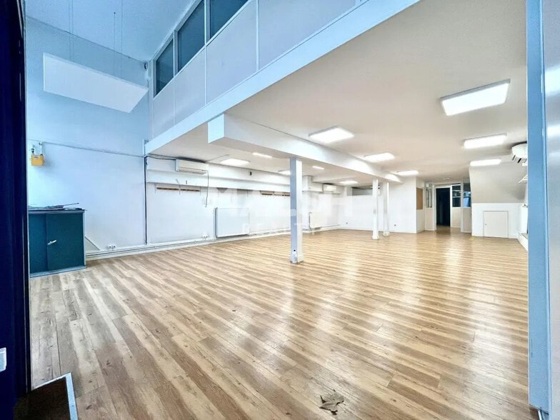 Retail in Lyon for sale - Interior Photo - Image 3 of 10