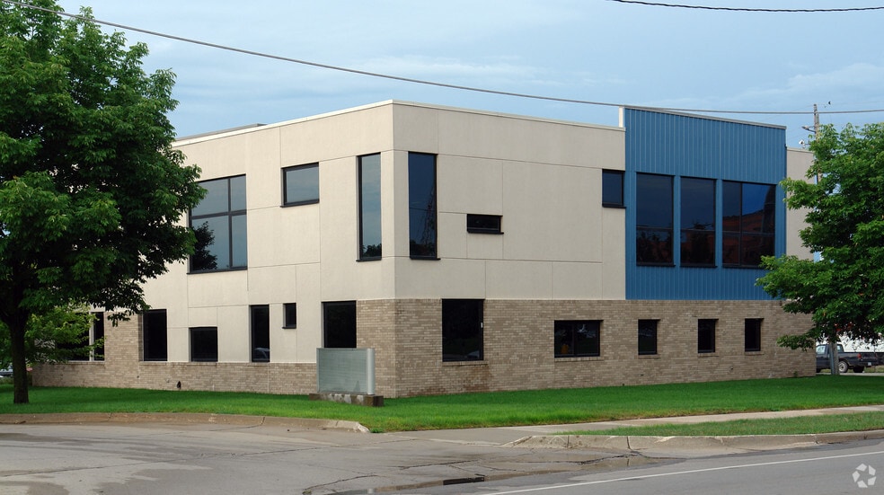 701 E Court Ave, Des Moines, IA for lease - Building Photo - Image 3 of 9