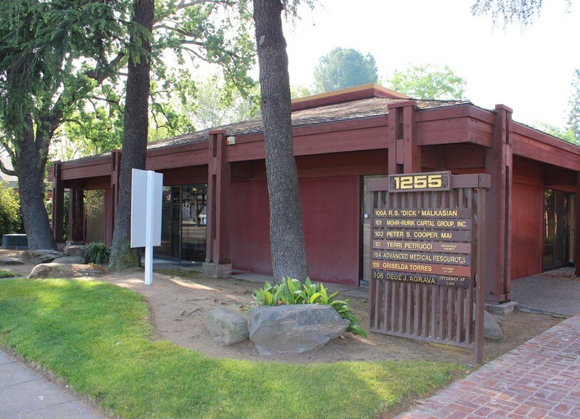 1255 W Shaw Ave, Fresno, CA à louer - Photo du bâtiment - Image 2 de 12