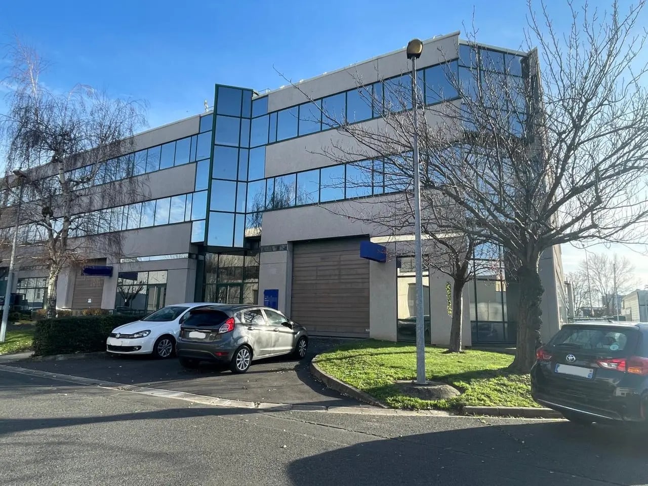 Flex in Colombes for lease Primary Photo- Image 1 of 19