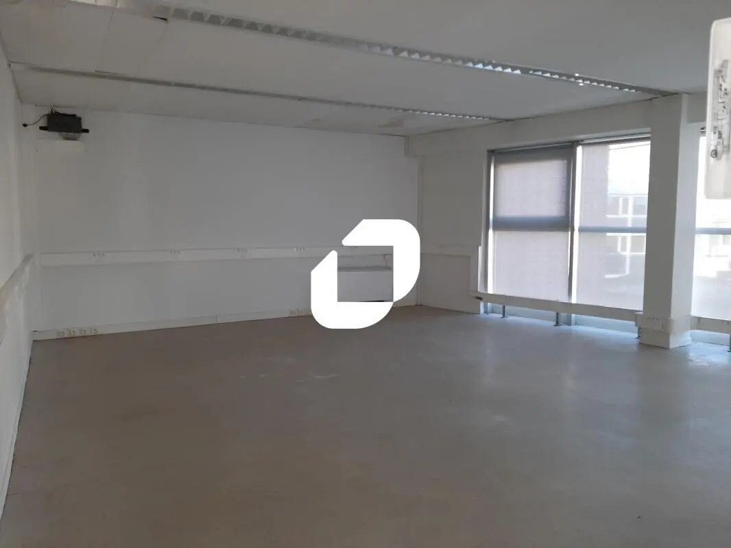 Bureau dans Dammarie-les-Lys à louer Photo intérieure- Image 1 de 8