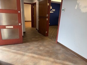 74 E 18th Ave, Eugene, OR à louer Photo intérieure- Image 2 de 5