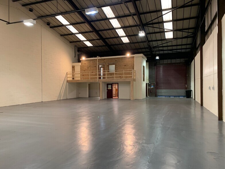 2500 London Rd, Glasgow à louer - Photo du bâtiment - Image 3 de 20