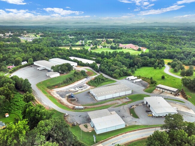 Plus de détails pour 241 Vance St, Forest City, NC - Plusieurs types d'espaces à louer