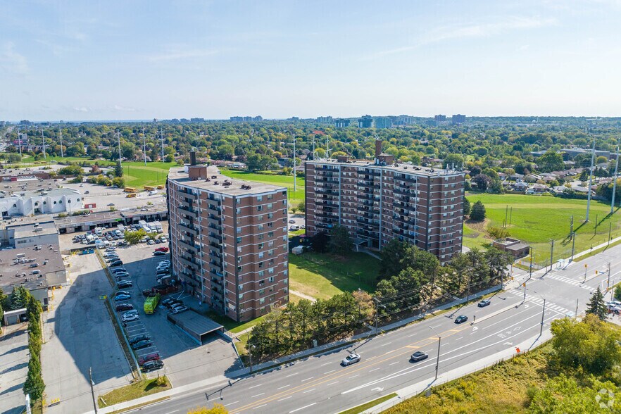 1385 Midland Ave, Toronto, ON à vendre - Photo du bâtiment - Image 3 de 4