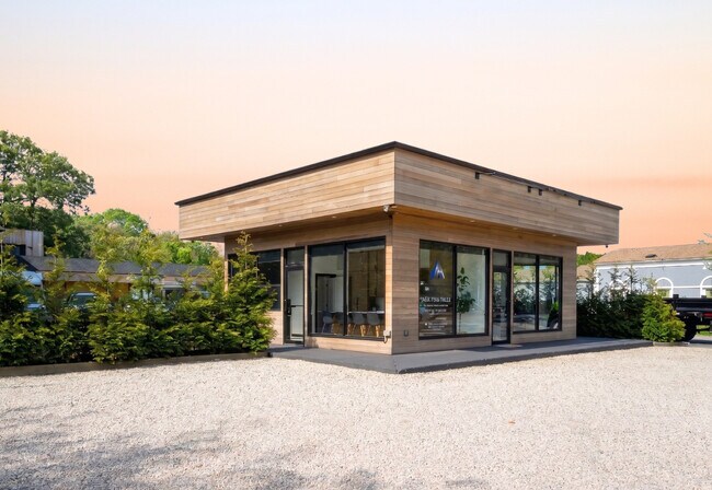 Plus de détails pour 81 Montauk Hwy, Wainscott, NY - Commerce de détail à louer