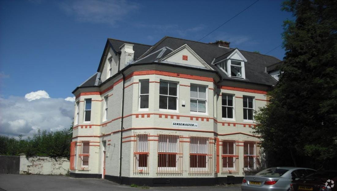 218 Stow Hl, Newport for lease Primary Photo- Image 1 of 2