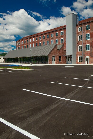 2 Howard St, Cumberland, MD à louer - Photo du bâtiment - Image 2 de 9