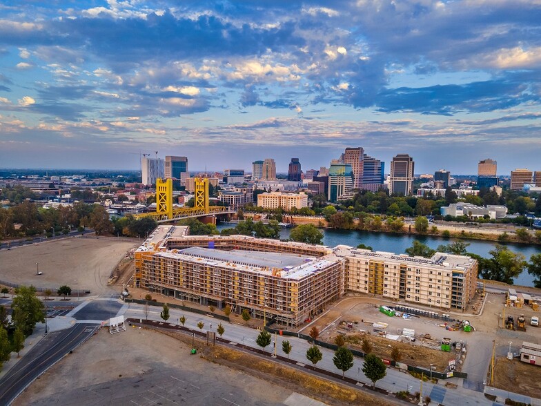 805 S Riverfront St, West Sacramento, CA for lease - Building Photo - Image 1 of 14