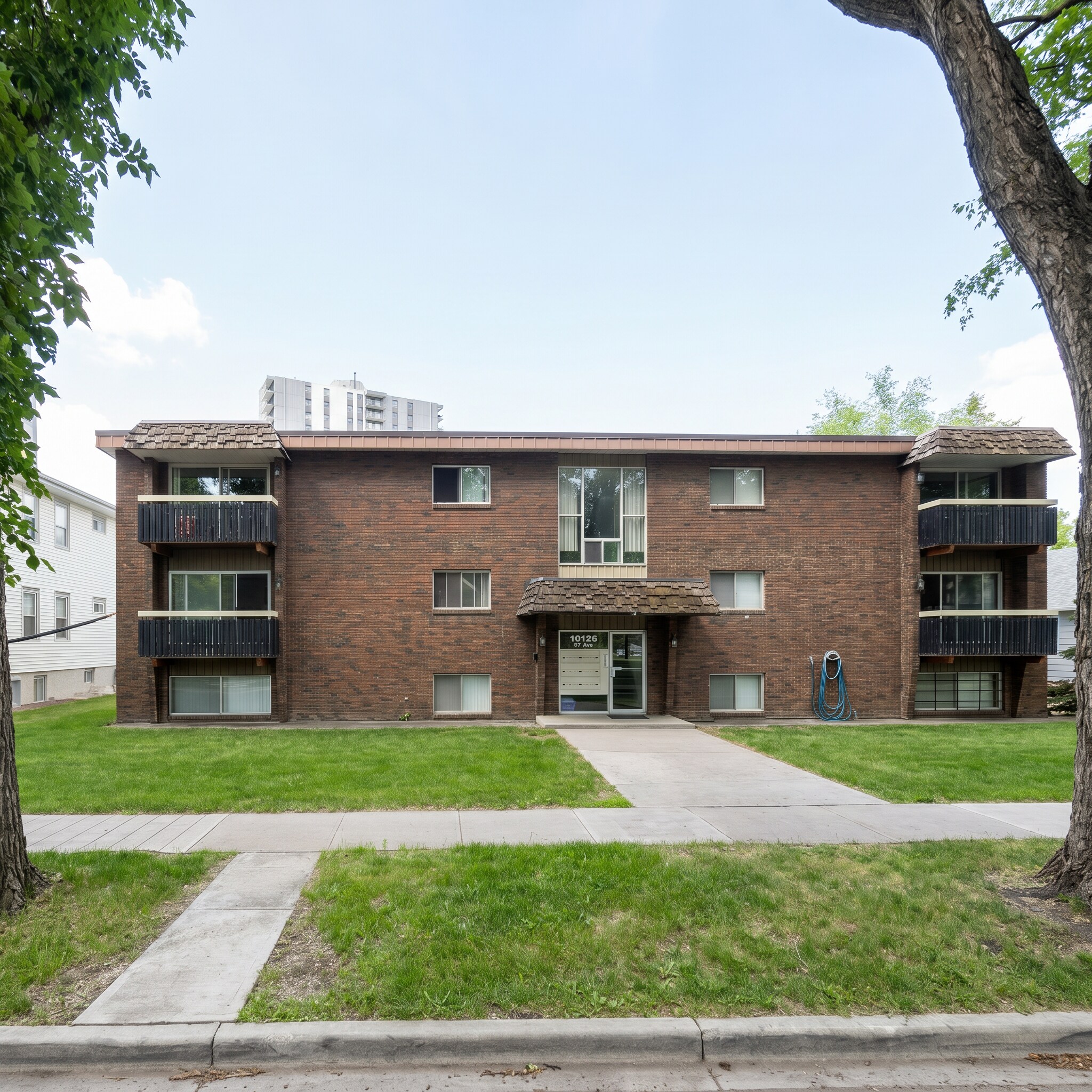 10126 87 Av NW, Edmonton, AB à vendre Photo du bâtiment- Image 1 de 8