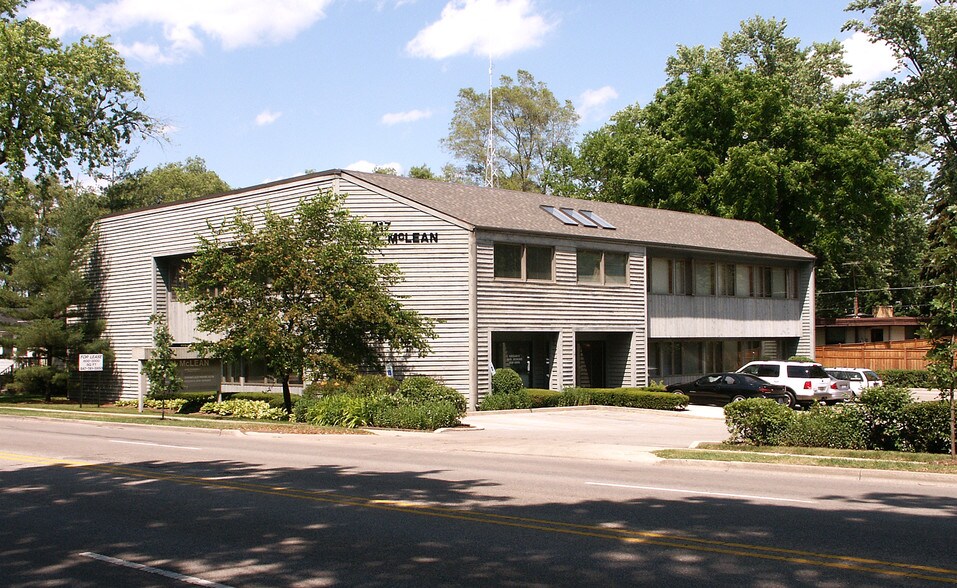 217 N McLean Blvd, Elgin, IL à louer - Photo du bâtiment - Image 2 de 2