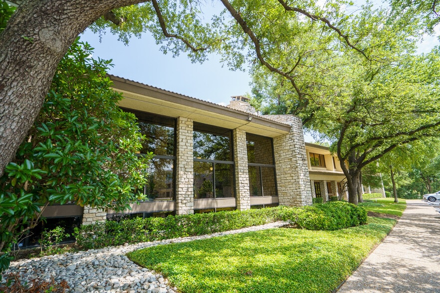 16250 Knoll Trail Dr, Dallas, TX for lease - Building Photo - Image 3 of 11