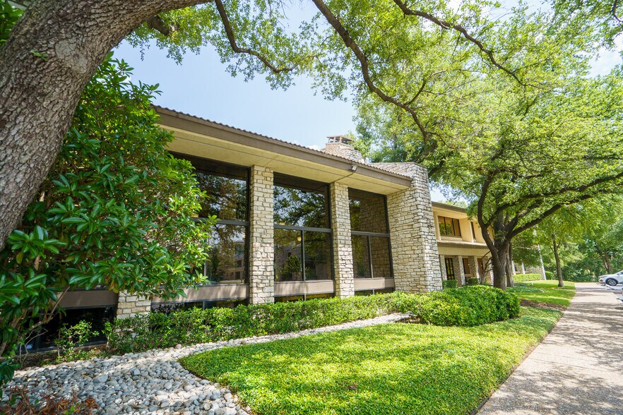 16250 Knoll Trail Dr, Dallas, TX à louer - Photo du bâtiment - Image 3 de 11