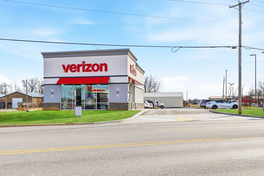 402 N Commercial St, Harrisburg, IL à vendre - Photo du bâtiment - Image 2 de 4