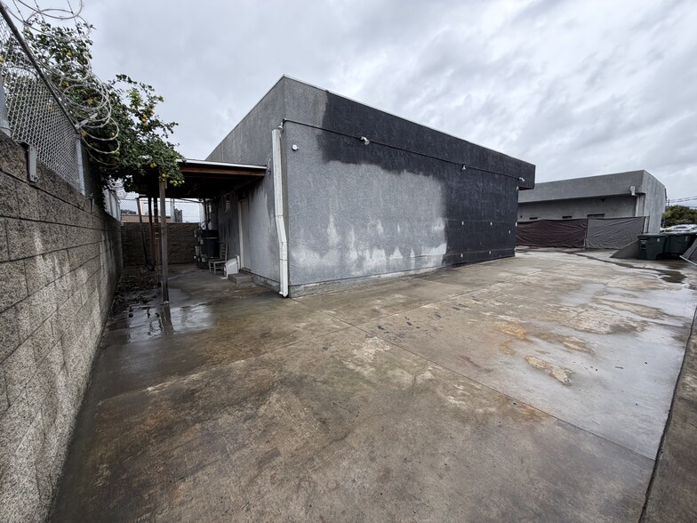 Gage Ave, Bell, CA à louer - Photo du bâtiment - Image 2 de 8
