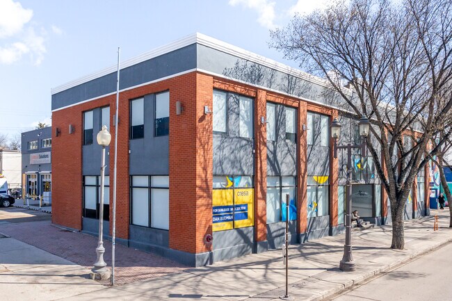 Plus de détails pour 10130-10142 82nd Ave NW, Edmonton, AB - Bureau/Commerce de détail à louer