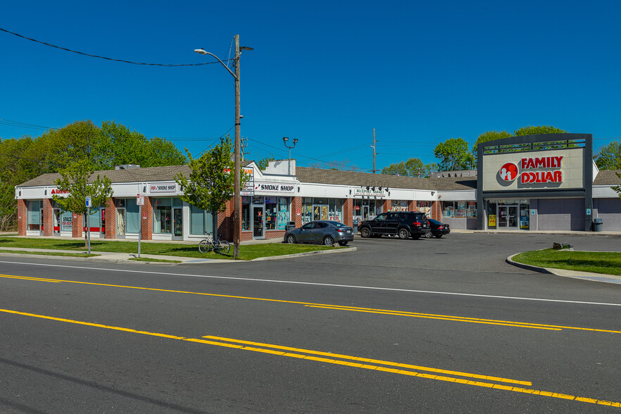 1707-1735 Montauk Hwy, Bellport, NY for lease - Building Photo - Image 1 of 5