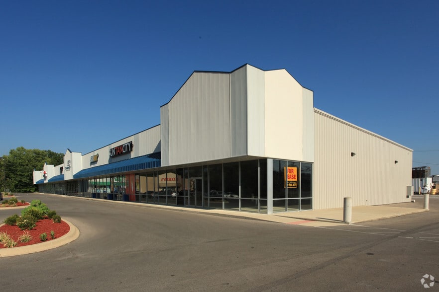 403 Main St, Salem, IN for lease - Primary Photo - Image 2 of 4